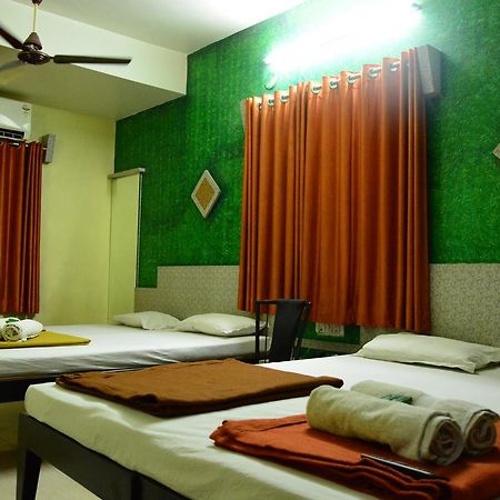 Hotel Madhava Shirdi Exterior foto