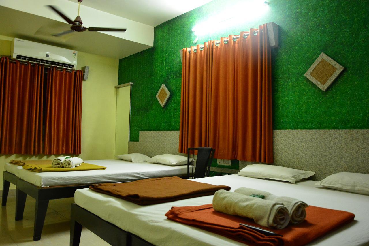 Hotel Madhava Shirdi Exterior foto