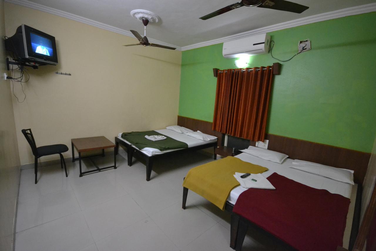 Hotel Madhava Shirdi Exterior foto