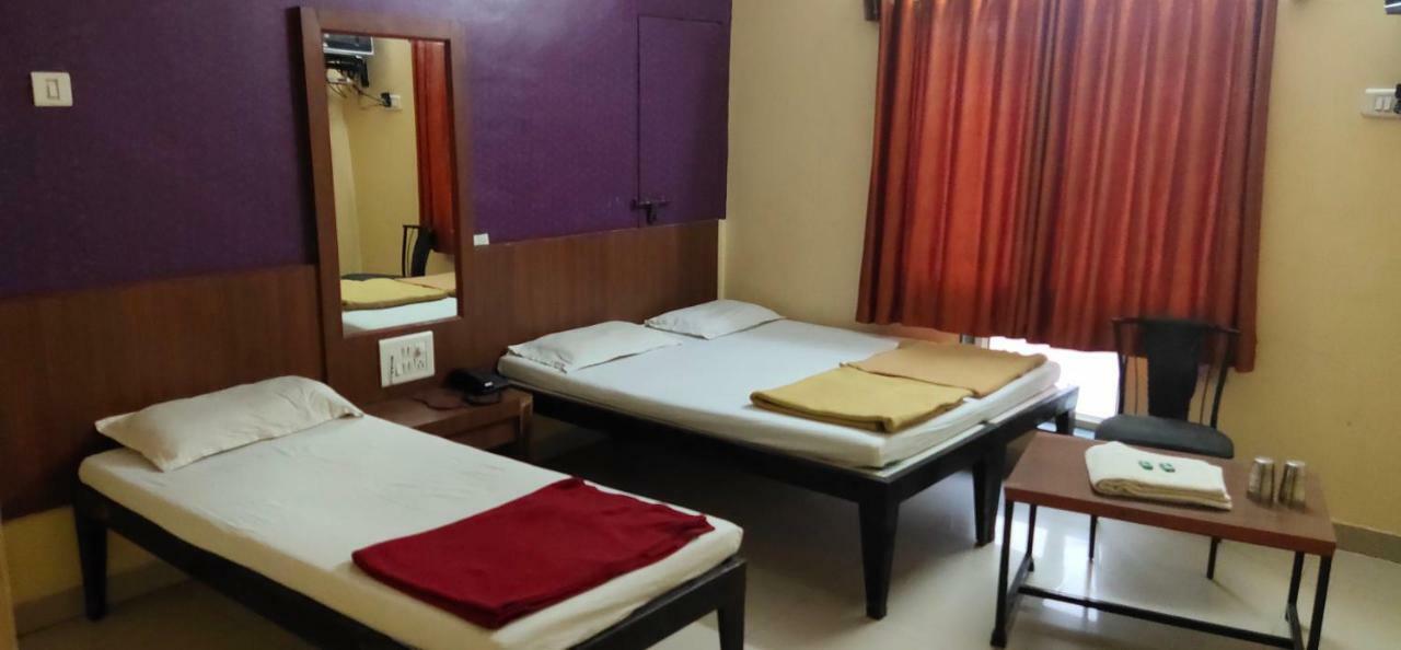 Hotel Madhava Shirdi Exterior foto
